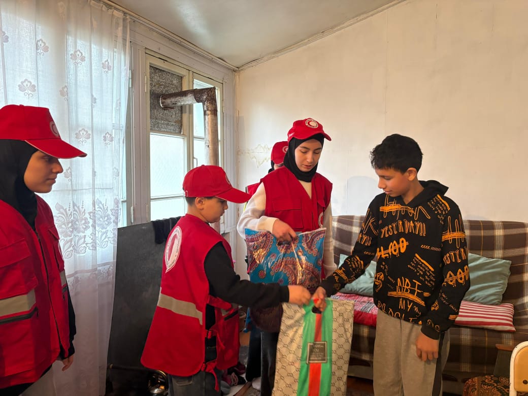  Assistance to vulnerable families by volunteers from the Goychay district branch of the Azerbaijan Red Crescent Society